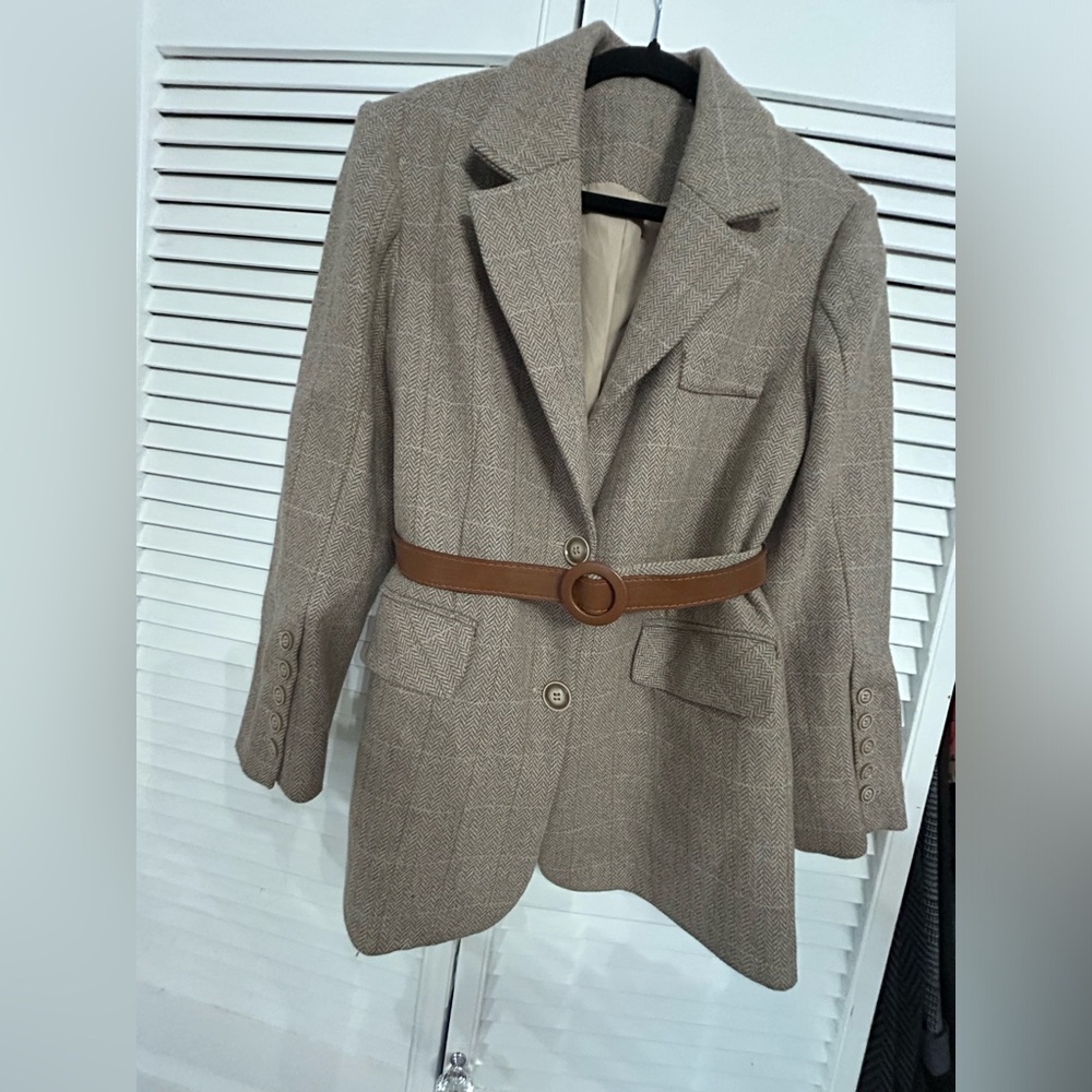 Wool blend over sized blazer.